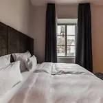 Meta Historic Living