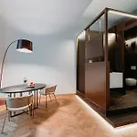 מלון דירות Meta Historic Living 4*