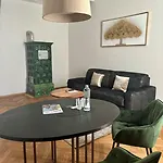 מלון דירות Meta Historic Living 4*