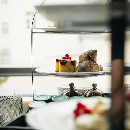 Meta Historic Living