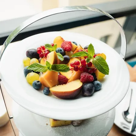 Meta Historic Living