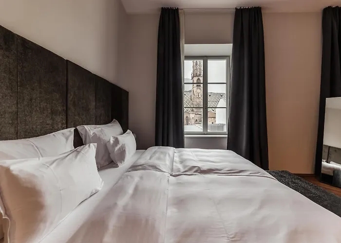 Meta Historic Living